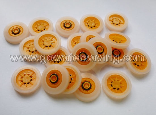 All-purpose water flow regulator