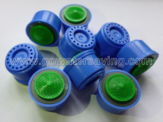 Needle sprayer water saver faucet aerator